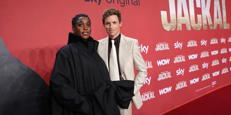 Action in Berlin: Deutschlandpremiere der Sky Original Serie The Day of the Jackal mit Eddie Redmayne und Lashana Lynch - Foto: SKY / Harald Fuhr, presseportal.de