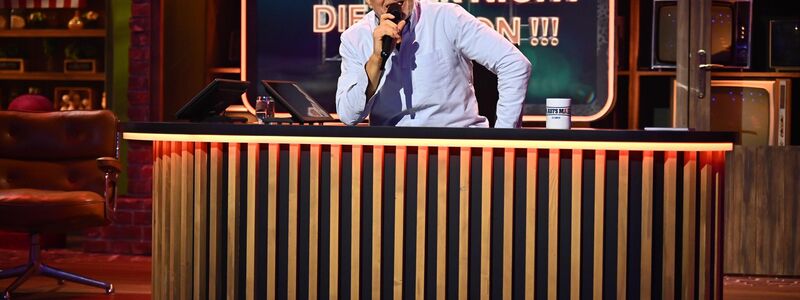 Raab lud die Entertainer-Legende Gottschalk in seine Streaming-Show «Du gewinnst hier nicht die Million bei Stefan Raab» ein. - Foto: Julia Feldhagen/Raab Entertainment/RTL/dpa