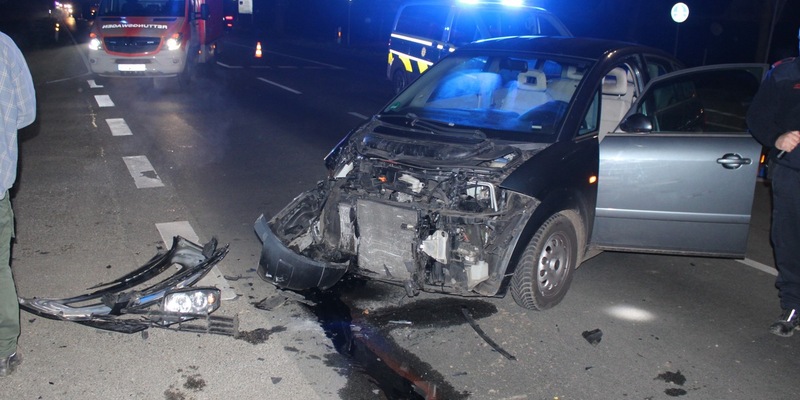 POL-KLE: Bedburg-Hau - Beim Abbiegen Gegenverkehr übersehen / eine Verletzte nach Verkehrsunfall auf der B9 - Foto: presseportal.de