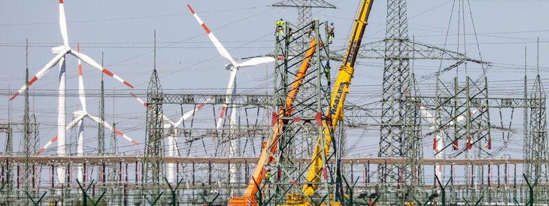 Zur kritischen Infrastruktur zählen auch Energieversorger und Stromtrassen. (Archivfoto) - Foto: Jan Woitas/dpa