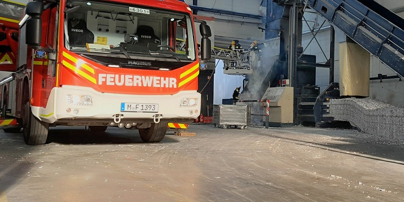 FW-M: Feuer in Papierpresse (Aubing) - Foto: presseportal.de
