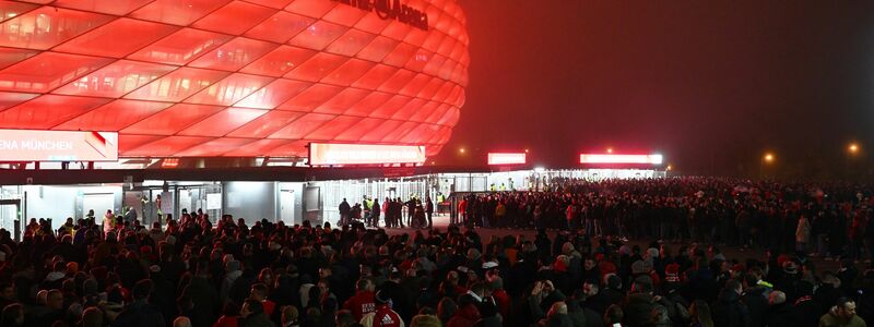 Kehrt er in die Startelf zurück? Gegen Benfica war Leroy Sané (m) stark. - Foto: Sven Hoppe/dpa