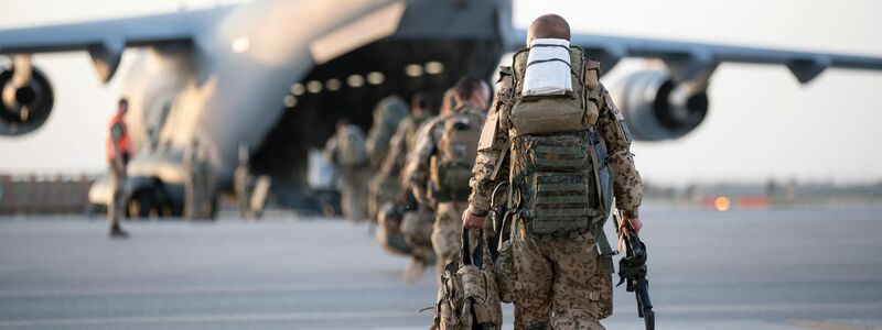 Die Bundeswehr hatte Afghanistan im Juni 2021 schneller als ursprünglich geplant verlassen. Sie folgte zeitlichen Vorgaben der USA. Im August 2021, als die Taliban - praktisch ohne Gegenwehr - Kabul einnahmen, beteiligte sich Deutschland an einem internationalen militärischen Evakuierungseinsatz. (Archivfoto) - Foto: Torsten Kraatz/Bundeswehr/dpa