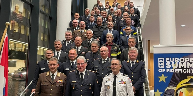Mit voller Kraft für eine gemeinsame Stimme der Feuerwehren der EU / 2. Europäischer Feuerwehrgipfel in Brüssel: Vertreter aus 21 Nationen einig über Rahmenbedingungen - Foto: presseportal.de