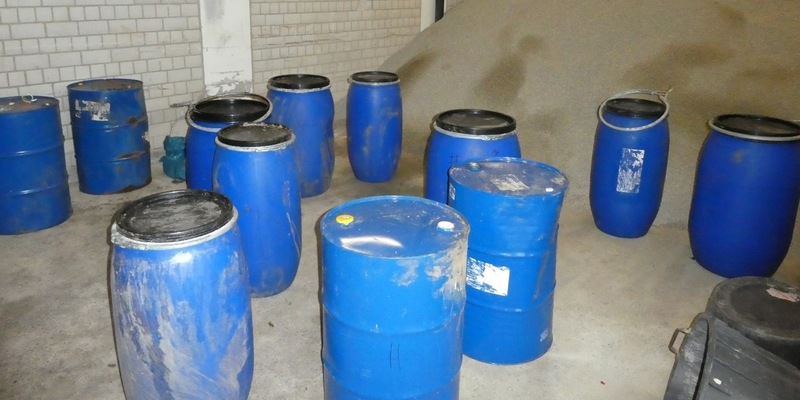 POL-FR: Folgemeldung zu: Emmendingen: Fässer mit Chemikalie illegal entsorgt - Zeugen gesucht hier: 12 blaue Chemiefässer zwischen Schweighausen und Freiamt - Foto: presseportal.de