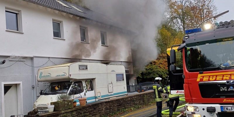FW-EN: Wetter - Brand in Wohn- und Geschäftsgebäude - Foto: presseportal.de