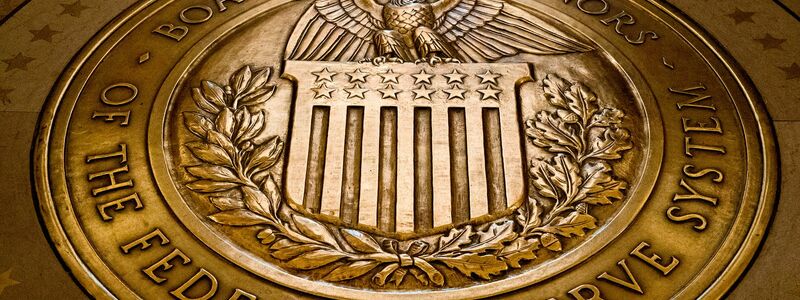 Die US-Notenbank Fed gibt ihre Zinsentscheidung bekannt. (Archivbild) - Foto: Andrew Harnik/AP/dpa