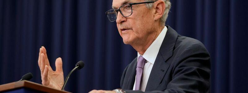 Fed-Chef Powell sieht keinen Grund zur Eile bei Zinssenkungen.  - Foto: Mark Schiefelbein/AP/dpa