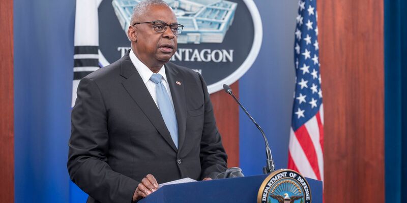 US-Verteidigungsminister Austin hat das US-Militär auf einen «ruhigen, geordneten und professionellen Übergang» nach dem Wahlsieg von Trump eingeschworen. (Archivbild) - Foto: Kevin Wolf/AP/dpa