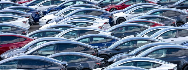 Teslas: Im deutschen Markt für reine Elektroautos fällt die Marke derzeit zurück. (Archivbild) - Foto: Scott Brauer/ZUMA Press Wire/dpa