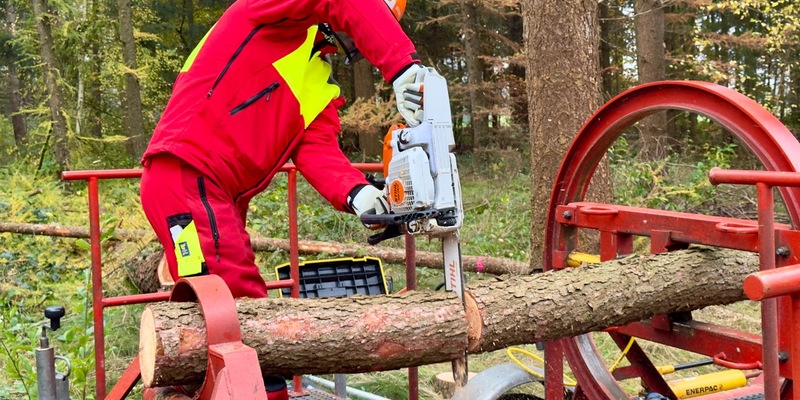 FW-OLL: Motorsägenausbildung in der Gemeindefeuerwehr Großenkneten - Foto: presseportal.de