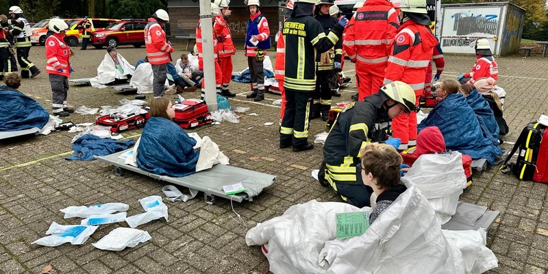 FW-MH: Erfolgreicher MANV-Großeinsatz in Mülheim durchgeführt - Foto: presseportal.de