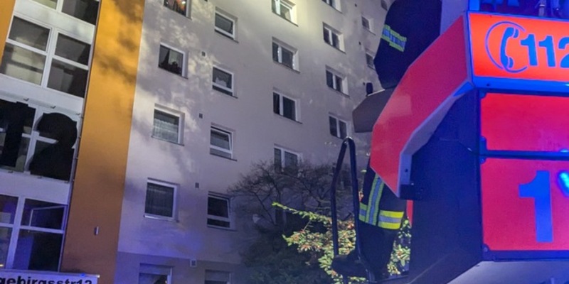 FW-BN: Feuer in Mehrfamilienhaus in Tannenbusch - Gebäude aktuell unbewohnbar. - Foto: presseportal.de