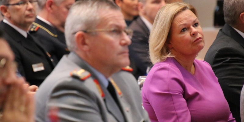 Feuerwehren leben in der Lage und sind handlungsfähig / 71. Delegiertenversammlung des Deutschen Feuerwehrverbandes in Frankfurt am Main - Foto: presseportal.de