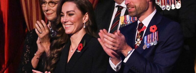 Prinzessin Kate und Prinz William beim Royal British Legion Festival of Remembrance in der Royal Albert Hall am Vorabend. Erstmals seit dem Ende ihrer Chemotherapie zeigt sich die Frau des britischen Thronfolgers wieder bei wichtigen Auftritten. - Foto: Chris J. Ratcliffe/Pool Reuters/AP/dpa