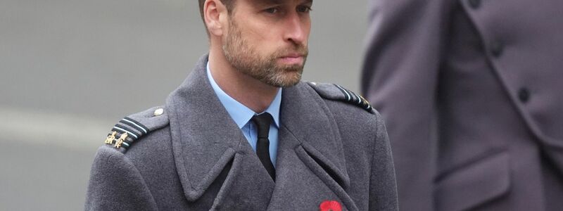 Prinz William in Uniform. Die Zeremonie am zentralen Kriegerdenkmal Cenotaph im Regierungsviertel gehört zu den wichtigsten Terminen im royalen Kalender. - Foto: James Manning/PA/AP