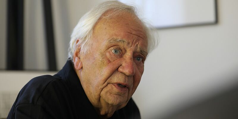 Becker machte sich als Lyriker, Prosa-Autor und Verfasser von Hörspielen einen Namen. (Archivbild) - Foto: picture alliance / Oliver Berg/dpa