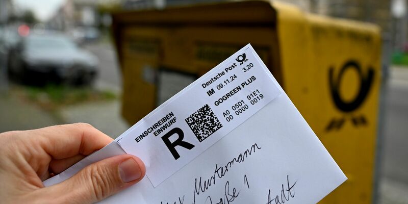 Statt des sogenannten Prio-Briefes sollen teurere Einschreiben ermöglichen, dass eine Sendung besonders schnell ankommt. (Symbolbild) - Foto: Wolf von Dewitz/dpa