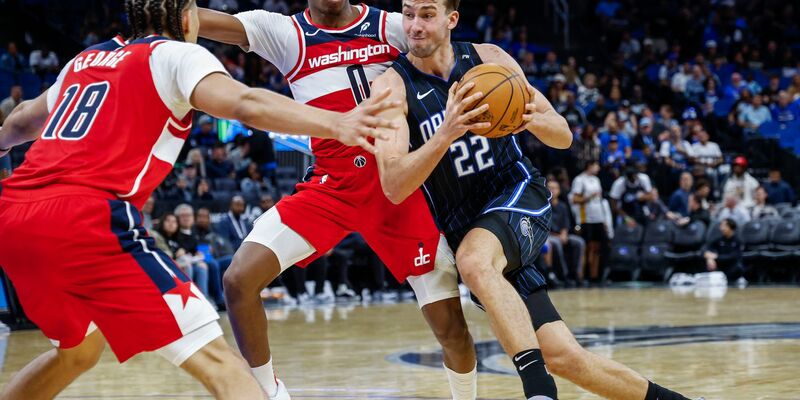 Franz Wagner (r.) kommt immer besser in Fahrt. - Foto: Kevin Kolczynski/AP/dpa
