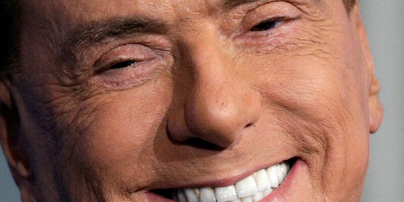 Ein Gericht hat entschieden: Der Flughafen von Mailand darf nach Silvio Berlusconi heißen. (Foto: Archiv) - Foto: Andrew Medichini/AP