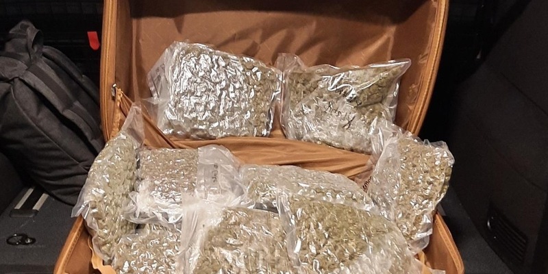 BPOL-BadBentheim: Ein Koffer voller Drogen / 26-Jähriger hat Marihuana im Wert von rund 53.000 Euro im Gepäck - Foto: presseportal.de