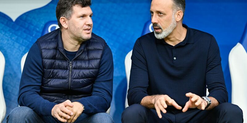 Sportchef Andreas Schicker (li.): Nicht weiter mit Pellegrino Matarazzo. - Foto: Uwe Anspach/dpa