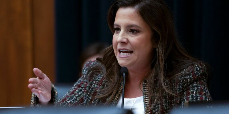 Stefanik zeichnete sich in den vergangenen Jahren als treue Verbündete Trumps aus. (Archivbild) - Foto: Mark Schiefelbein/AP