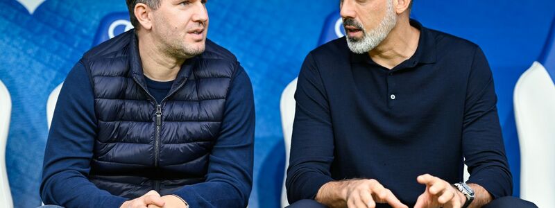 Sportchef Andreas Schicker (l): Für ihn geht es bei der TSG ohne Pellegrino Matarazzo weiter.  - Foto: Uwe Anspach/dpa