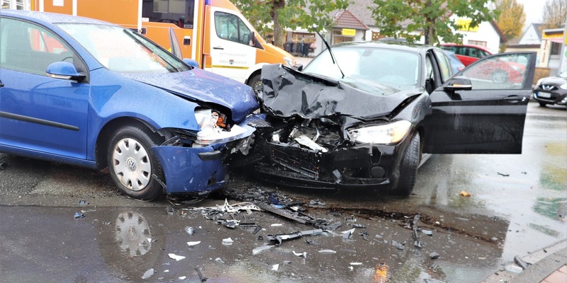 POL-HX: Beim Ausweichen in den Gegenverkehr geraten - Foto: presseportal.de