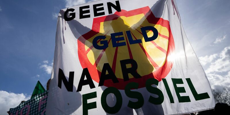 Wird das Klimaschutz-Urteil gegen Shell in zweiter Instanz bestätigt? (Archivbild) - Foto: Peter Dejong/AP/dpa