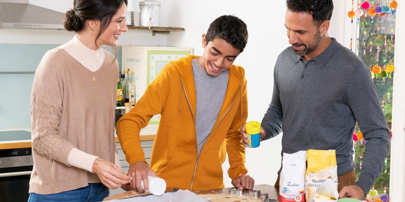 Umweltfreundliche Weihnachtsbackstube: Leere Mehltüten, Backpapier & Co. richtig entsorgen - Foto: presseportal.de