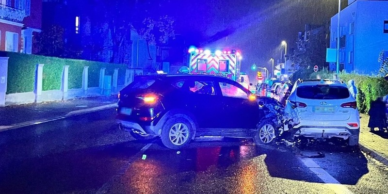 POL-RBK: Bergisch Gladbach - Alkoholisierte Fahrzeugführerin verursacht zwei Verkehrsunfälle mit hohem Sachschaden - Foto: presseportal.de