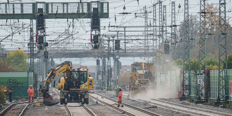 Ab Mitte Dezember rollen wieder Züge zwischen Frankfurt und Mannheim, die Vorbereitungen laufen (Archivbild). - Foto: Andreas Arnold/dpa