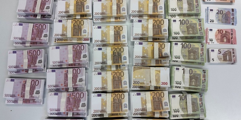 LKA-SH: LKA-Ermittler stellen Falschgeld in Höhe von 1,7 Millionen Euro sicher - Foto: presseportal.de