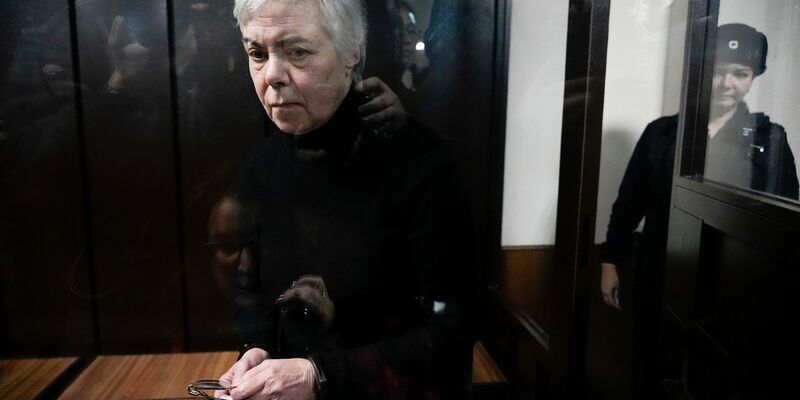 Die Kinderärztin Nadeschda Bujanowa wurde zu 5,5 Jahren Freiheitsentzug verurteilt.  - Foto: Pavel Bednyakov/AP/dpa