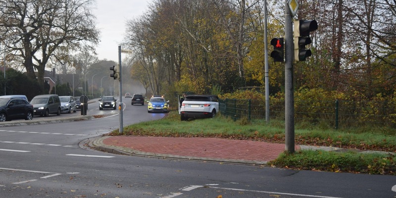 POL-WHV: Verkehrsunfall in Schortens - 57-Jährige verunfallt alleinbeteiligt - Vorbildliches Einschreiten der Ersthelfer - Foto: presseportal.de