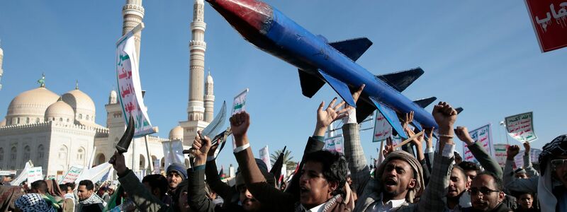 Erneut feuern die Huthi im Jemen eine Rakete auf Israel ab. (Archivbild)  - Foto: Osamah Abdulrahman/AP/dpa