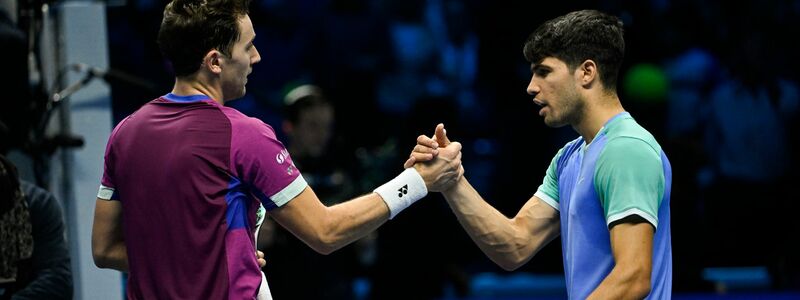 Casper Ruud (l) besiegte in Turin den angeschlagenen Carlos Alcaraz. - Foto: Stefano Guidi/ZUMA Press Wire/dpa