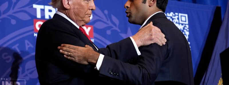 ... gemeinsam mit Ex-Präsidentschaftsbewerber Vivek Ramaswamy. - Foto: Matt Rourke/AP