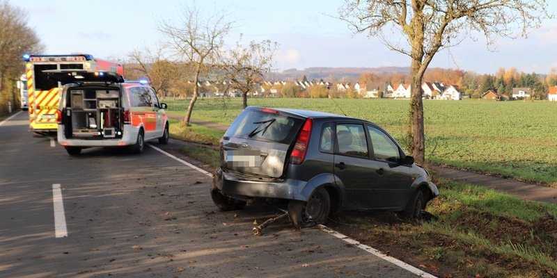 POL-HX: Ford kommt von der Straße ab und landet im Graben - Foto: presseportal.de