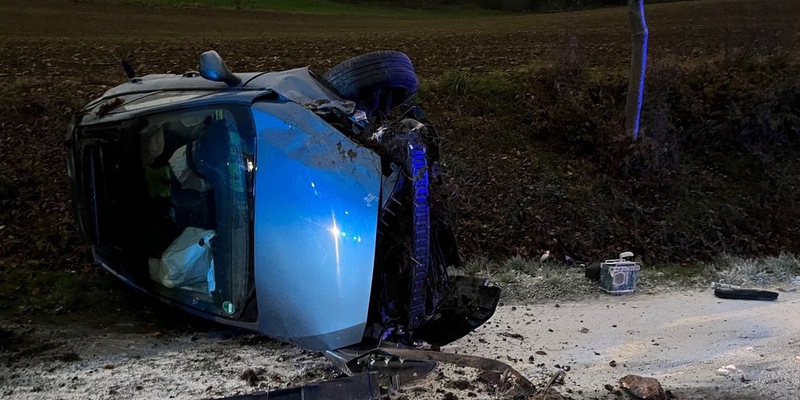 POL-HX: Polizeistreife entdeckt zufällig Unfallauto auf der K50 - Foto: presseportal.de