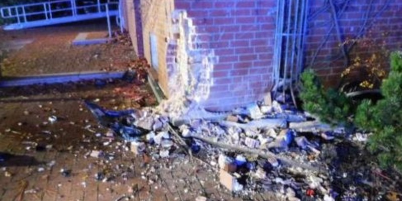 POL-HK: Munster: Auto prallt gegen Hauswand; Bad Fallingbostel: Einbruch in Büroraum; Bad Fallingbostel: Werkzeug entwendet; Schneverdingen: Alleinbeteiligt gegen Baum - Foto: presseportal.de