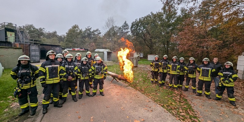FW-KLE: Sicherheit im Einsatz: Freiwillige Feuerwehr Bedburg-Hau trainiert auf Training-Base in Weeze - Foto: presseportal.de