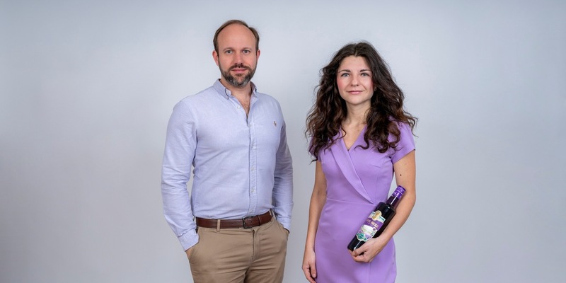 Die Erfolgsstory von Lav'a Belle / Ein junges Gründerehepaar erobert mit ihrem lila Likör die Aperitifszene - Foto: presseportal.de