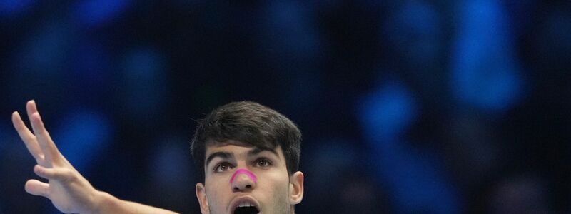 Carlos Alcaraz gelingt im zweiten Vorrundenspiel in Turin der erste Sieg. - Foto: Antonio Calanni/AP