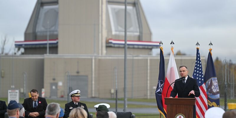 Polens Präsident Andrzej Duda spricht bei der Eröffnung der US-Raketenabwehrbasis in Redzikowo. (Foto aktuell) - Foto: Adam Warzawa/PAP/dpa
