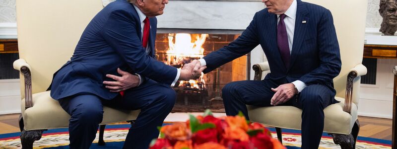 Das Treffen von Trump und Biden im Weißen Haus war politisch sehr aufgeladen.  - Foto: Evan Vucci/AP/dpa