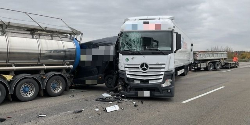 POL-OF: Autobahnpolizei im Dauereinsatz: Mehrere Unfälle auf der A3: Zwei Schwerverletzte, enorme Sachschäden, eine Festnahme und Zeugen gesucht - Foto: presseportal.de