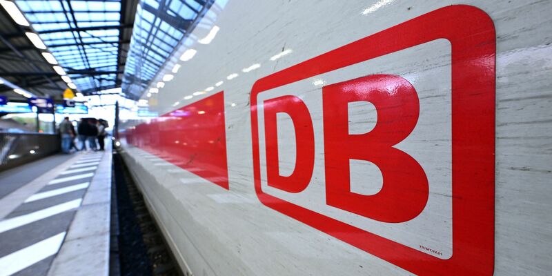 Die Pläne für höhere Stornogebühren der Deutschen Bahn gefallen dem Fahrgastverband Pro Bahn nicht. - Foto: Martin Schutt/dpa
