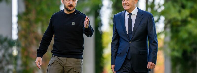 Der ukrainische Präsident Wolodymyr Selenskyj hat Bundeskanzler Olaf Scholz (SPD) nach dem Ende der Ampelkoalition für die deutsche Hilfe für Kiew gedankt. (Archivbild) - Foto: Michael Kappeler/dpa